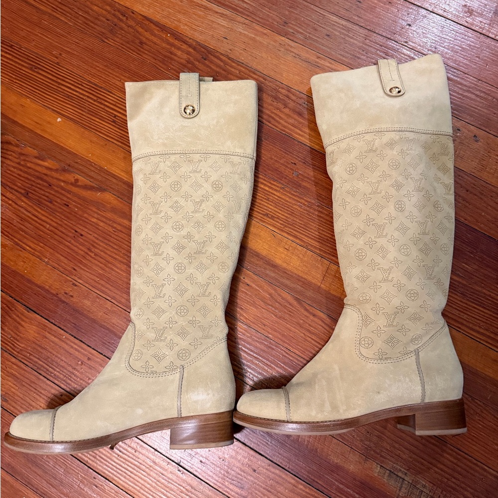Authentic Louis Vuitton Tan Monogram Knee-High Boots size 39 - Picture 2 of 8